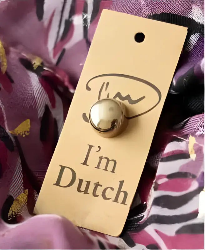 Beige sjaal Linan met tan tag en metalen knop, fijne vierkante zijden sjaal