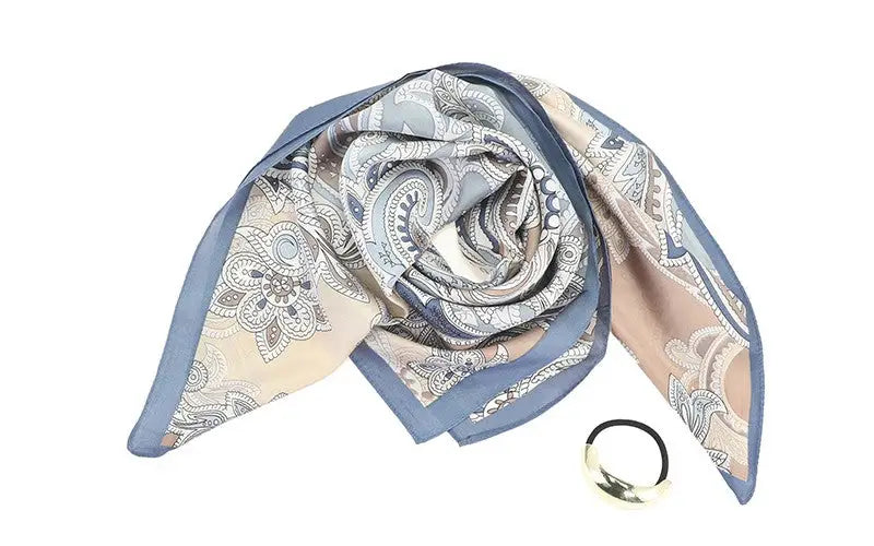 Fijne vierkante jeans sjaal met paisleymotif en blauwe rand, perfecte sjaal Napels