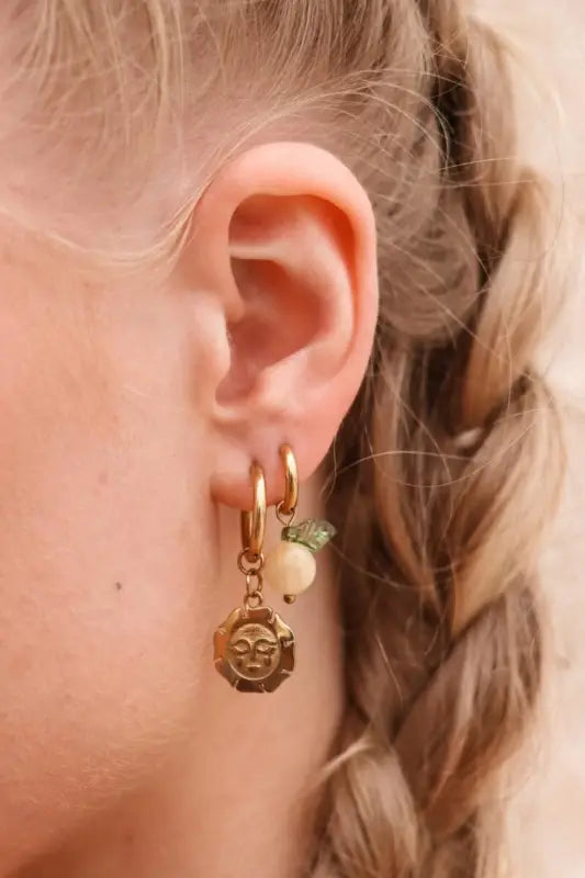 Oor met gouden hoops van Kiki Lemon Spritz, lemon spritz hoop design, spritz hoop gold