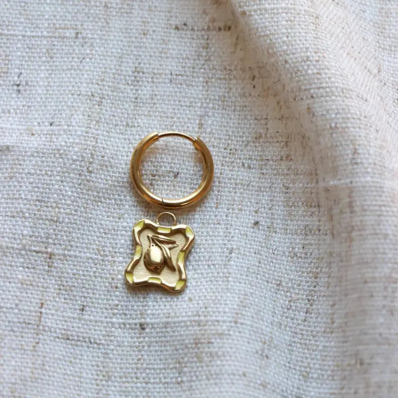 Kiki Limone Hoop met schattige gouden limoentje en frisse touch voor een elegante look