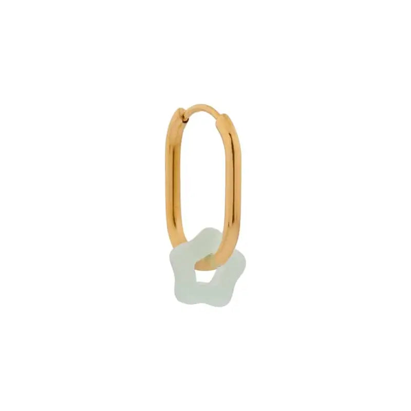 Kiki oval mint goud oorringen met lichtgroene bloem charm voor een stijlvolle look