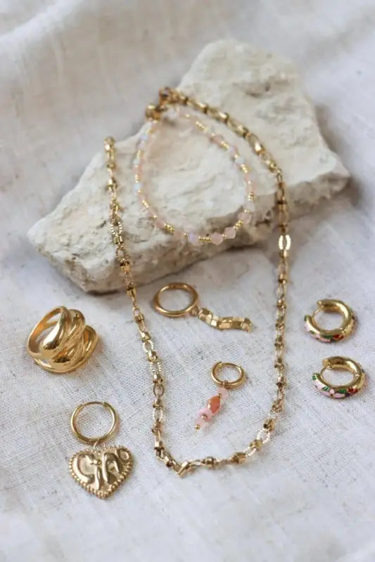 Gold-toned jewelry collectie met stijlvolle Kiki Boogie hoop oorbellen van Label Kiki Boogie