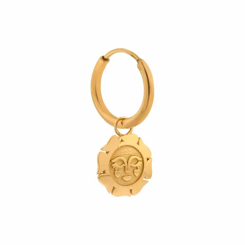 Gold hoepel oorbellen met lachende zon bedeltje van Label Kiki Lachende Zon