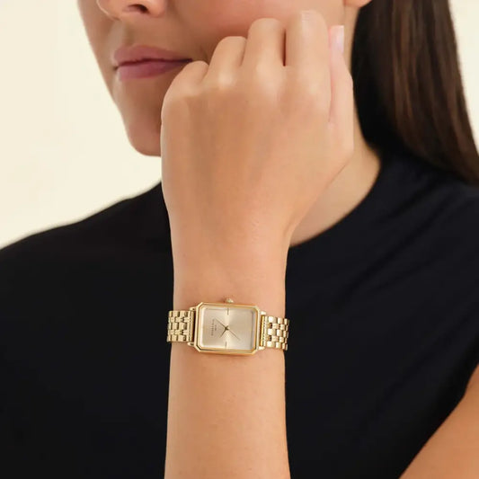 Gold rechthoekige polshorloge van Rosefield Octagon Champagne Steel Gold ambiance