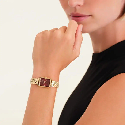 Gold polshorloge met rechthoekig rood wijzerplaat uit Rosefield Octagon XS Burgundy Sunray Steel Gold