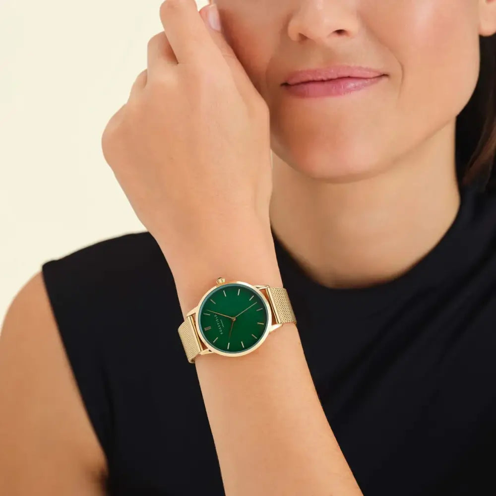 Gold horloge met groene wijzerplaat uit de Rosefield Pearl Edit Mesh collectie