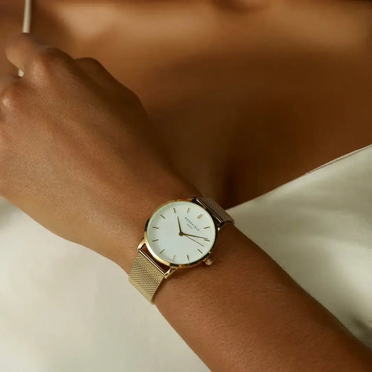 Rosefield Pearl Edit goudkleurige mesh-band horloge met witte parelmoer details